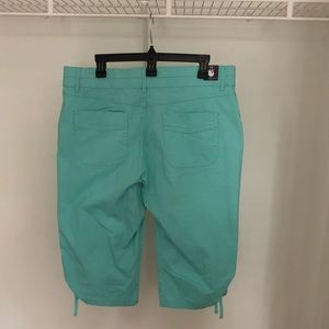 Gloria Vanderbilt Pants - Aqua Capri Pants Gloria Vanderbilt Pants - Aqua Capri Pants